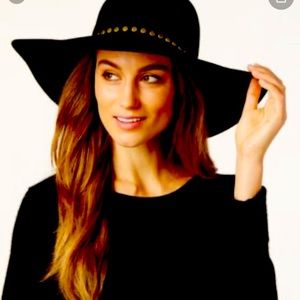 🖤🖤BCBG Nail head floppy hat
